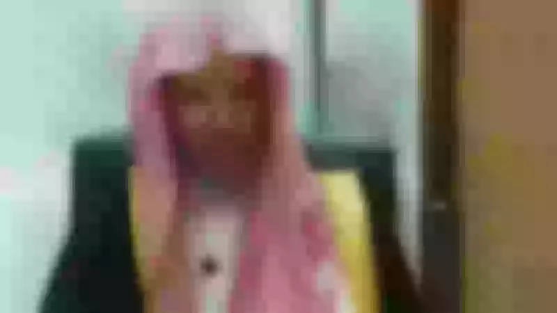 كل ما تريد معرفته عن تغميض العينين في الصلاة والدعاء! شاهد الشيخ الشثري يوضح الحكم بالفيديو