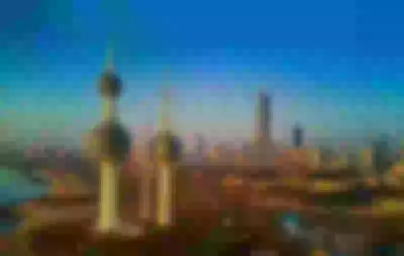 موجة غبار  عالية تضرب الكويت