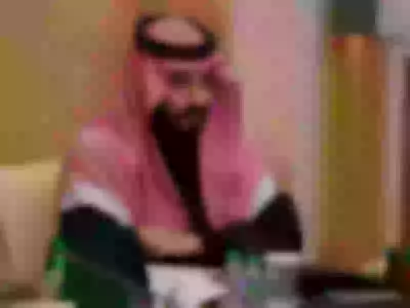 نجل ولي العهد السعودي يخطف الأنظار بظهوره الأول مع والده وماقاله والده عنه جعل خدوده تحمر من شدة الخجل.. شاهد