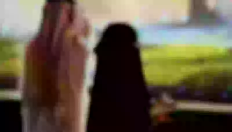 "صدمة مؤلمة تصيب فتاة سعودية أثناء نزهتها مع صديقاتها.. شاهد ردة فعلها عند وصولها ورقة الطلاق!"