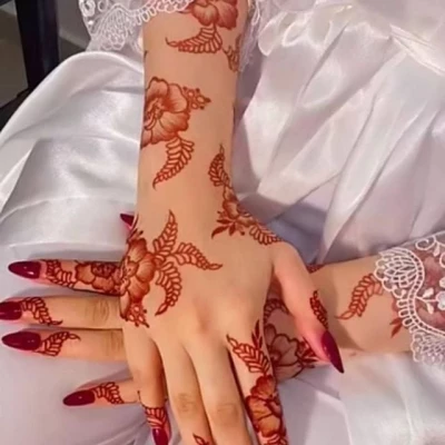 احصلي على لون حناء أحمر بيديك بهذه الخطوات