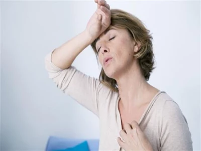 للتخلص من أعراض سن اليأس.. إليك هذه الوصفة السحرية بالأعشاب الطبيعية
