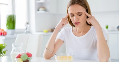 اذا كنت تشعر بصداع مستمر تناول هذه الأطعمة فورًا وتخلص منه