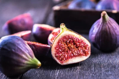 أشبه بالمعجزة الإلهية..فاكهة لو وضعتها بالحليب ستتحول إلى دواء سحري من أمراض كثيرة أولها السكري والقولون..تعرف عليها الآن