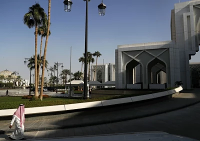 الديوان الملكي السعودي يقر منح شيء مهم لكل من مكث داخل المملكة هذه المده الزمنيه