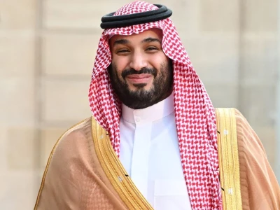 الكاميرات تسرب اولى الصور لنجل ولي العهد السعودي محمد بن سلمان وجماله يخطف الأنظار برفقة والده ... لن تصدقوا ماذا قال عنه الملك سلمان!