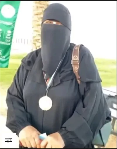 امرأة سعودية في الستينيات تصدم الجميع بفوزها ببطولة الجري والمشي المفتوحة في مدينة عرعر!