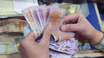 صدمة.. السوريون يضعون أيديهم على رؤوسهم من هول الانهيار الكارثي والسحيق لليرة بهذه اللحظات (كارثة اقتصادية على الأبواب)