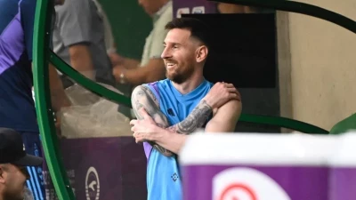 لن تصدق ماذا يفعله البرغوث في ميامي .. هل هذا هو السر الذي جعل الأسطورة يختار فريق ميامي الأمريكي؟ (صور)