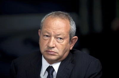 "ساويرس يفاجئ أبو تريكة بمليون جنيه وردة فعله تثير الجدل"