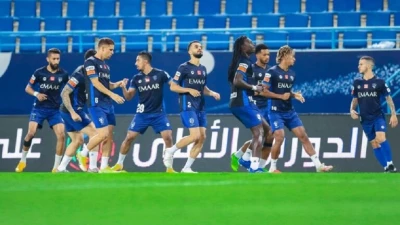 رحيل النجم الهلالي عمر خريبين يهز قلوب جماهير الكرة السعودية.. وكلمات الوداع ترسم لوحة مؤثرة لأسطورة الهجوم (صور)