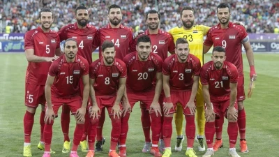 "شاهد كيف قام اللاعب البطل برفع رؤوس كل اليمنيين وتحقيق النصر على المنتخب السوري بطريقة مذهلة! (الاسم+فيديو)"