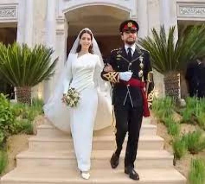 مفاجأة صادمة: الفارق الحقيقي في العمر بين السعودية رجوة والحسين يكشف أسراراً مدهشة وكم سعر فستانها يثير الدهشة العالمية! اكتشف الأشياء المذهلة التي تصيبك بالذهول