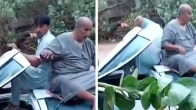 باكستانيون يروون قصة بطولية: إنقاذ مسن من سيارته المنقلبة بفعل السيول! شاهد الفيديو وتأثر بالمشهد