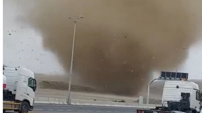 "في قلب العاصفة: شاهد لقطات مذهلة للإعصار القمعي الذي ضرب أبها في هذا الفيديو الحصري!"
