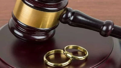 "سرد قانوني مثير: اكتشف 5 حالات تؤدي إلى فسخ عقد الزواج بقرار قضائي .. شاهد الفيديو الحصري!"