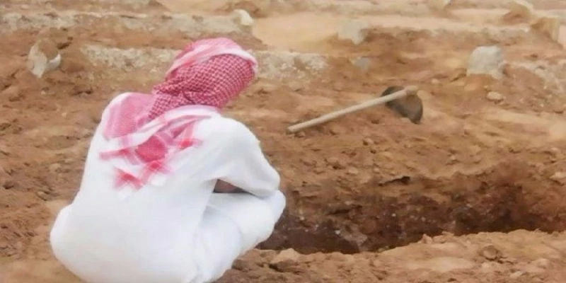 شاب سعودي يفقد عقلة ويدفن زوجته حية ويفاجئ الجميع بسبب جريمته ؟!!