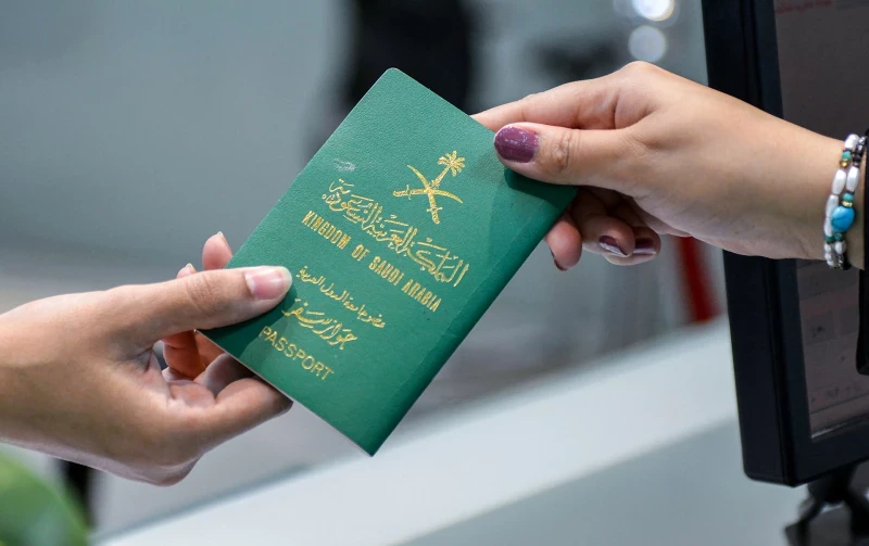 دليل حصري: كيفية الحصول على الجنسية السعودية واستغلال كافة المزايا بعد فترة من الإقامة؟