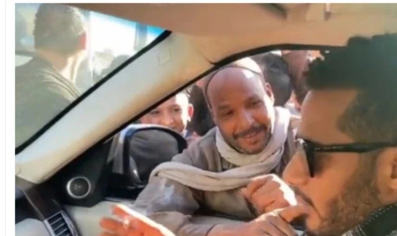 شاب صعيدي أوقف سيارة محمد رمضان وصرخ: تلفوني على قد الحال!! ما فعله الفنان جعله ينهار من البكاء