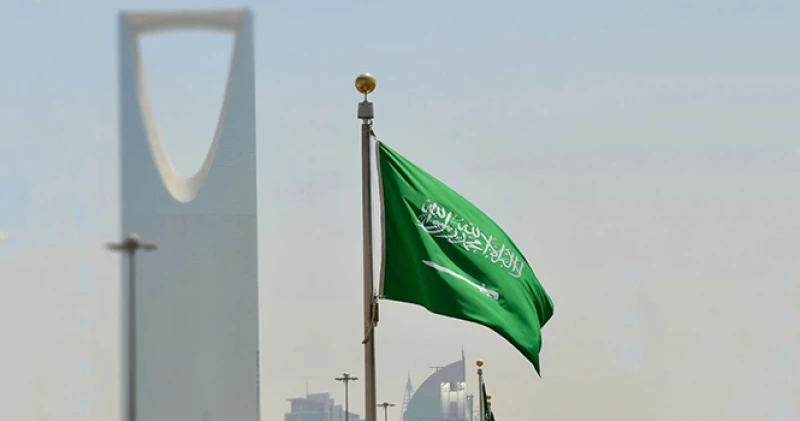 "مفاجأة صادمة للمقيمين في السعودية: اكتشف الشروط الجديدة لنقل الإقامة!"