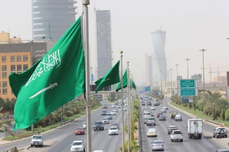 "قرار صادم من السعودية: منع الأجانب من العمل في هذه المهن اعتباراً من 10 رمضان!"