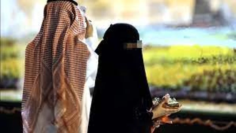 "صدمة مؤلمة تصيب فتاة سعودية أثناء نزهتها مع صديقاتها.. شاهد ردة فعلها عند وصولها ورقة الطلاق!"