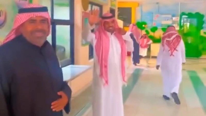 "فيديو: معلمون يعبرون عن فرحتهم في آخر يوم عمل قبل إجازة عيد الفطر"