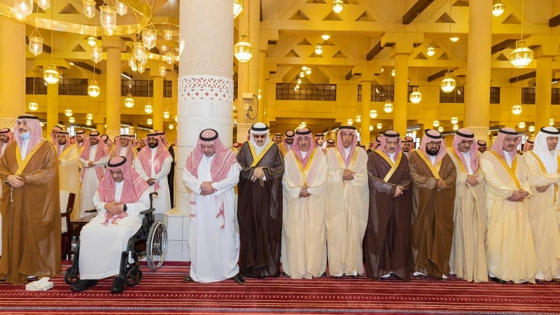 تشييع أمير الرياض لجنازة الأمير بدر بن عبدالمحسن: لحظات مؤثرة تجتمع فيها قلوب السعوديين
